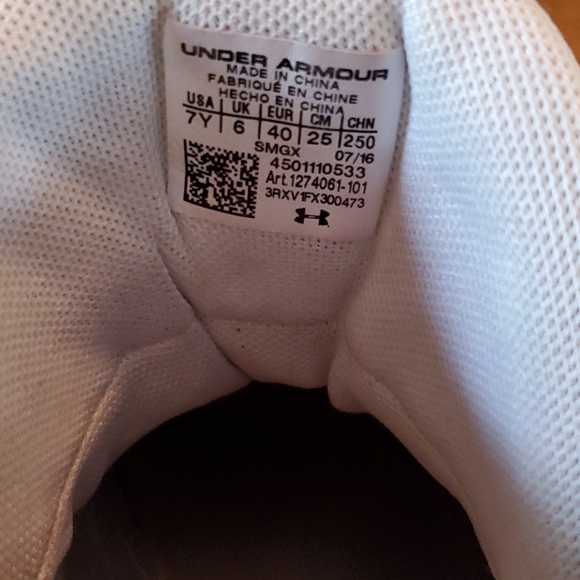 Under Armour Shoes - Picture 7 of 8